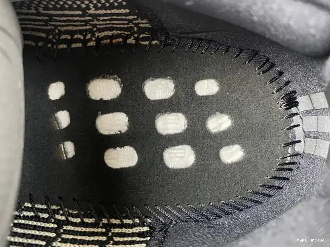 hype Yeezy BY1604 White Core Black V2 Boost 350 Adidas 0327
